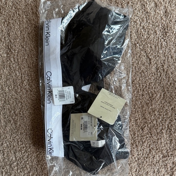 Calvin Klein Other - Calvin Klein Black bra push up plunge 36c nwt